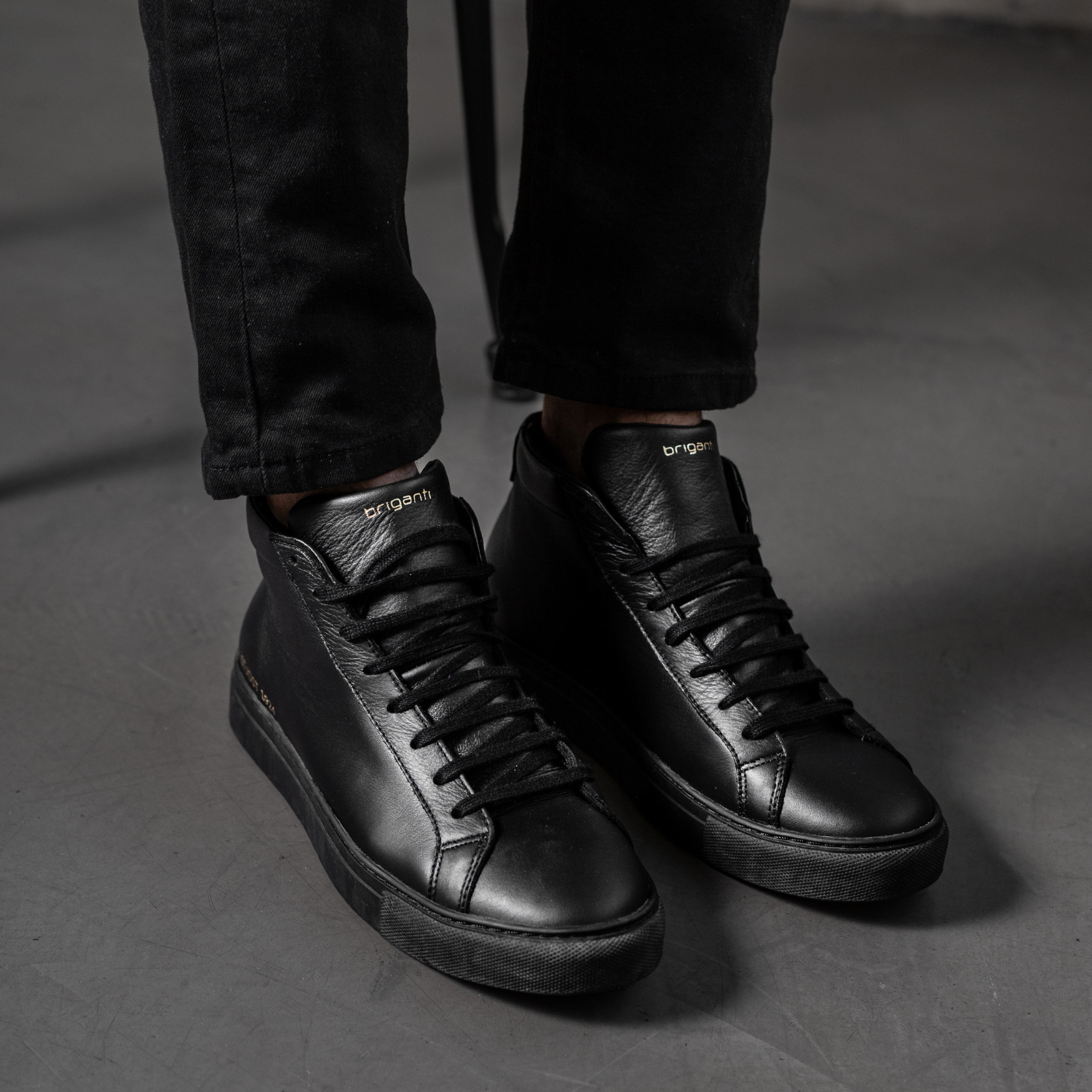 ZAPATILLA ROMAN NEGRA