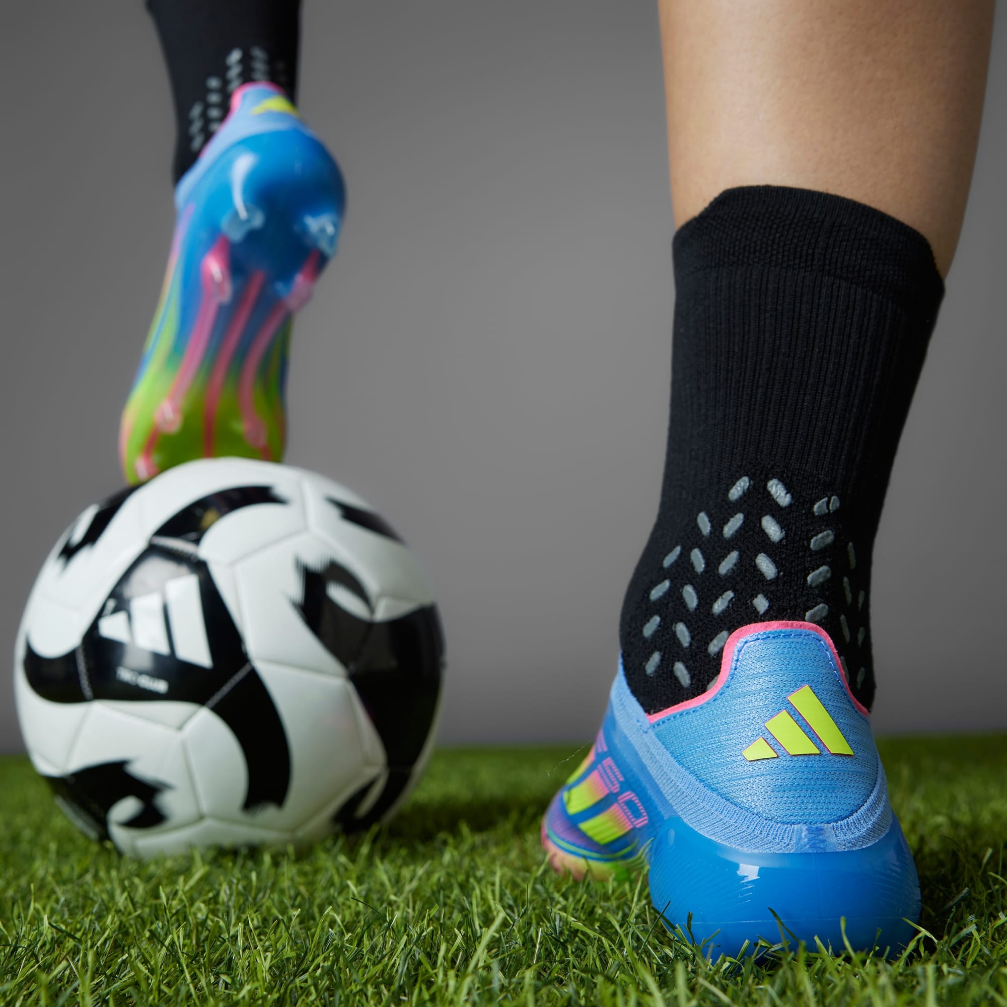 Botín de Fútbol F50 Elite Laceless FG Azul/Rosa