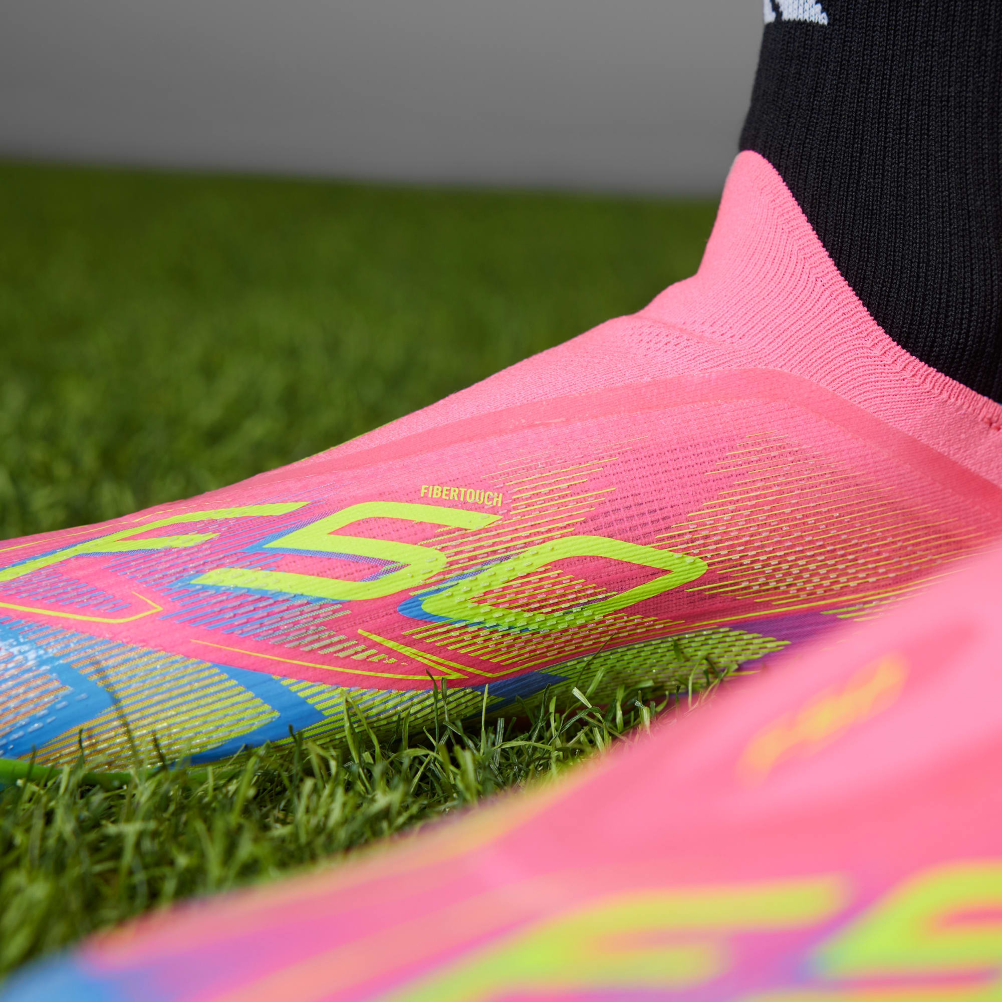 Botín de Fútbol F50 Elite Laceless FG